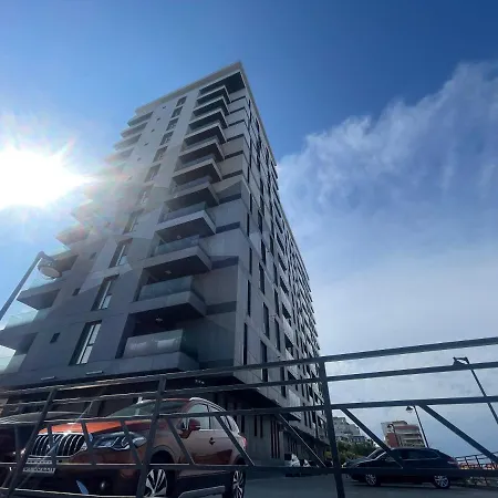 Reyna Sea View Luxury Apartment